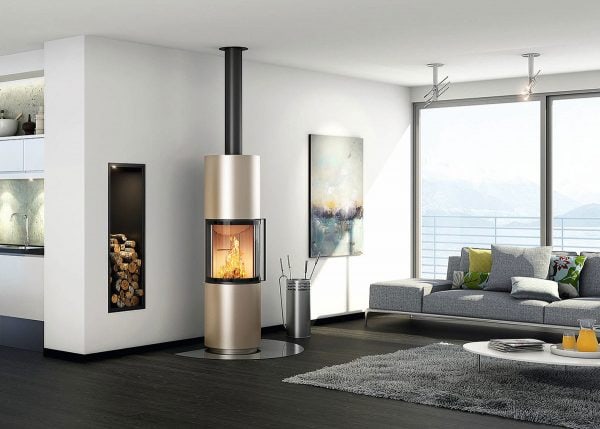 Spartherm Passo Pearl i guld, en fristående kamin från Brasvärmeinteriör