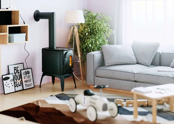 En fristående kamin i ett rosa vardagsrum